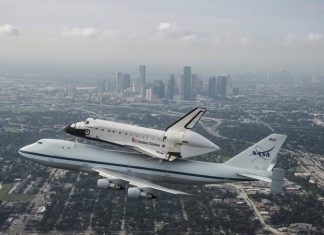Doua adolescente si-au trimis inventia in spatiu cu Endeavour naveta Endeavour
