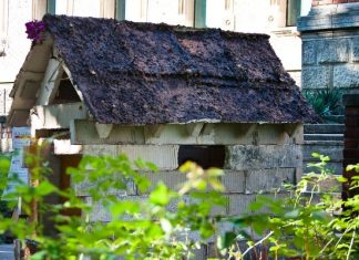Prima casa din hartie, expusa la Muzeul Taranului Roman