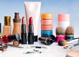 7 cosmetice esentiale pe care trebuie sa le ai in geanta pe timp de vara