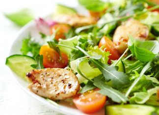 4 retete de salate mixte pe care trebuie sa le incercati