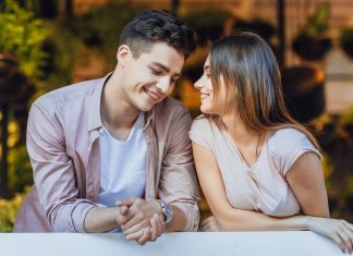 Navigand prin labirintul anunturilor matrimoniale in cautarea iubirii si fericirii