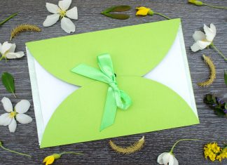 Cum să alegi culorile și designul potrivit pentru invitațiile de botez