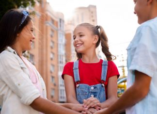 10 activități prin care îl vei ajuta pe copilul tău să se dezvolte